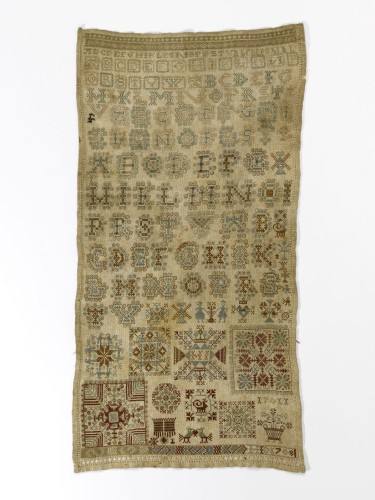 Lettermerklap met alfabet, letters in twee kleuren, deels opengewerkt, jaartallen 1708 en 1711