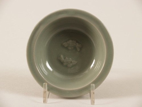 Schaal met decor van 2 vissen in reliëf, celadon