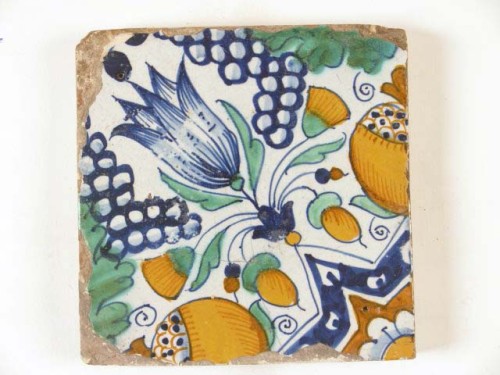 Tegel met een polychroom diagonaal ornamentdecor: stertulp