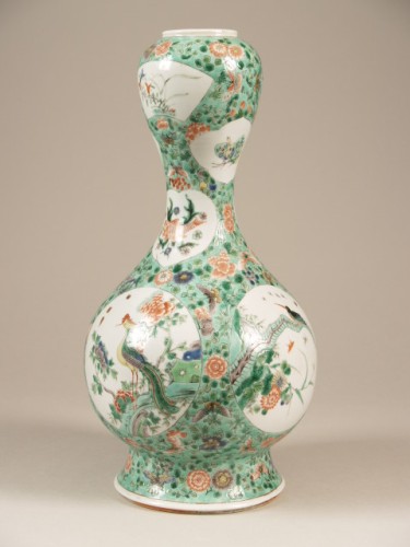 Knobbelvaas met decor van bloemen en vogels, famille verte