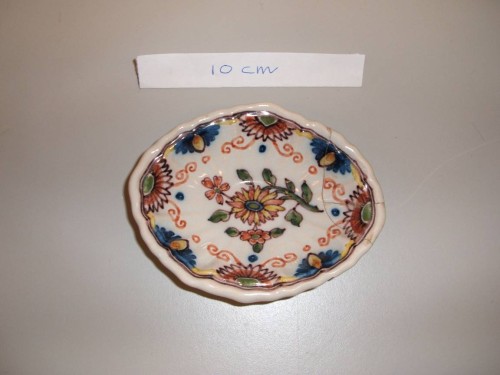 Schaaltje met floraal-ornamentaal decor; model Popta servies