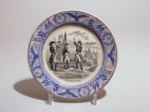 Bord met zwartwit decor van Napoleon en zijn generaal Kleber op slagveld met blauwe rand