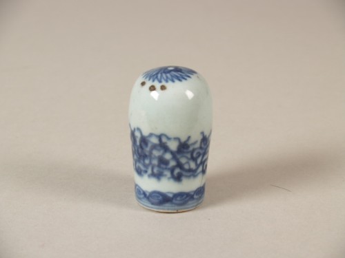 Knop met decor van gestileerde florale motieven