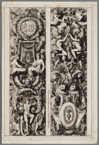 Ornamentprent. Montants de trophees d'armes a l'antique.
