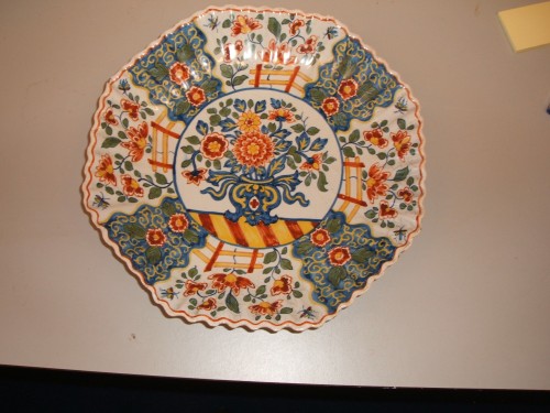 Achtkantig schaaltje met chinoiserie decor