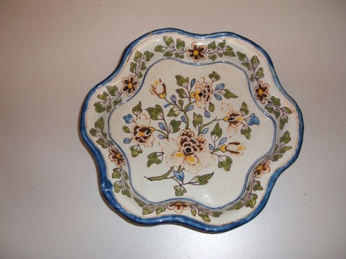 Zeskantig schaaltje met polychroom decor