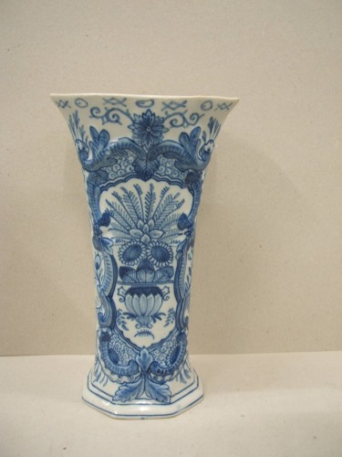 Vaas met ornamentaal-floraal decor