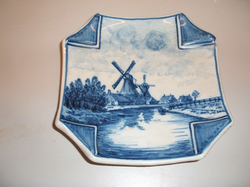 Vierkante asbak met landschapsdecor