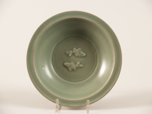 Schaal met decor van 2 vissen in reliëf, celadon