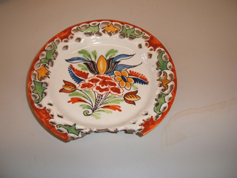 Bordje met ajour rand en floraal decor